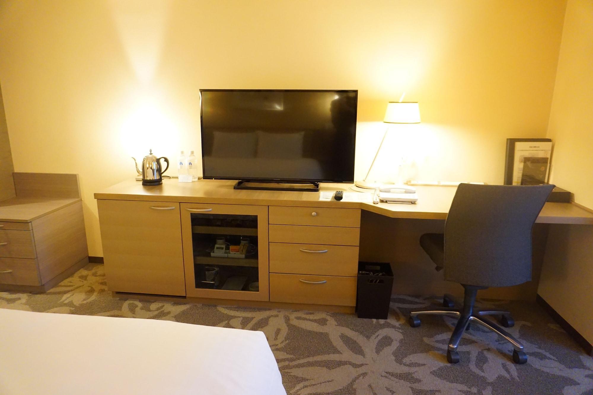 Hotel Nikko Fukuoka Φουκουόκα Εξωτερικό φωτογραφία A television in a hotel room