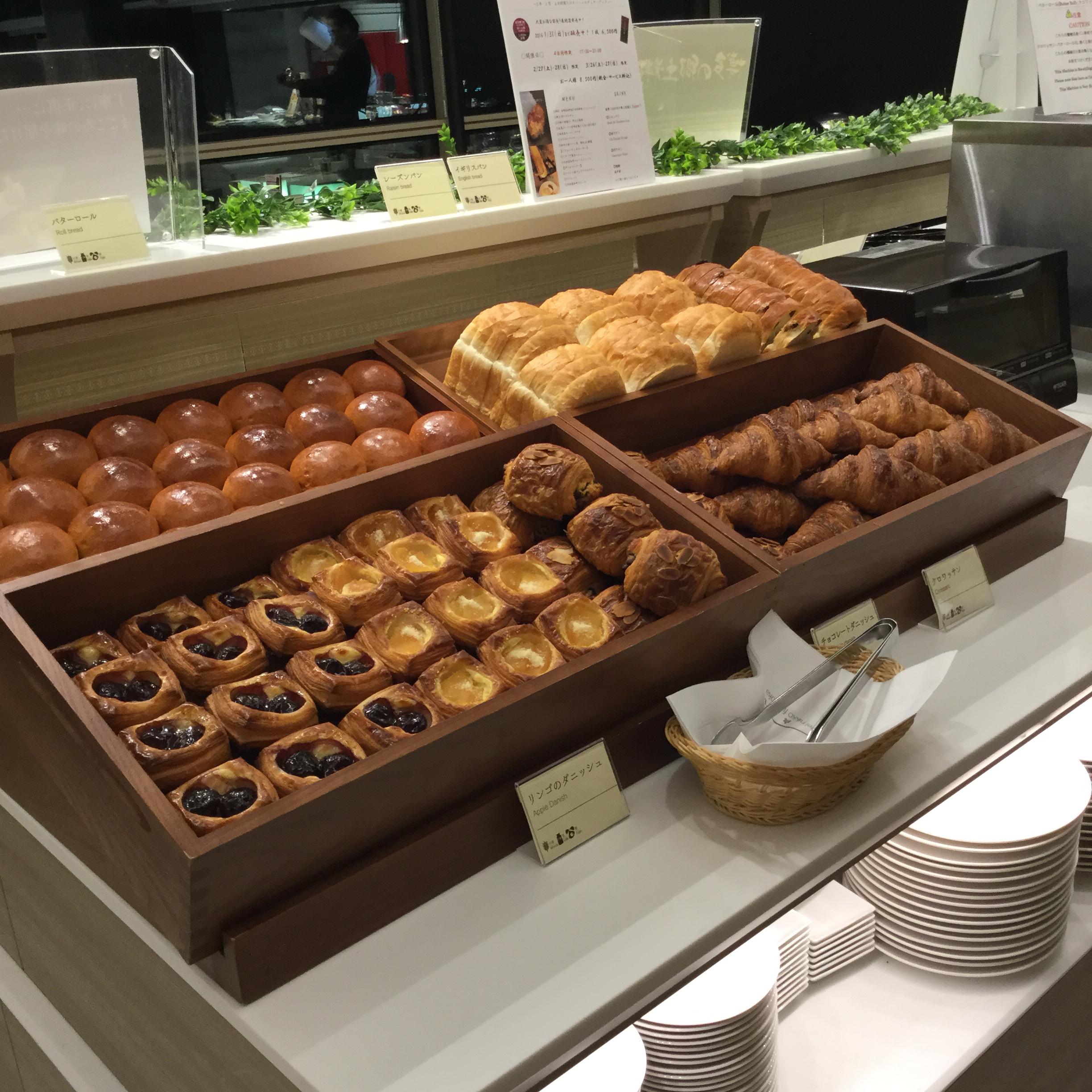 Hotel Nikko Fukuoka Φουκουόκα Εξωτερικό φωτογραφία A selection of pastries at a buffet